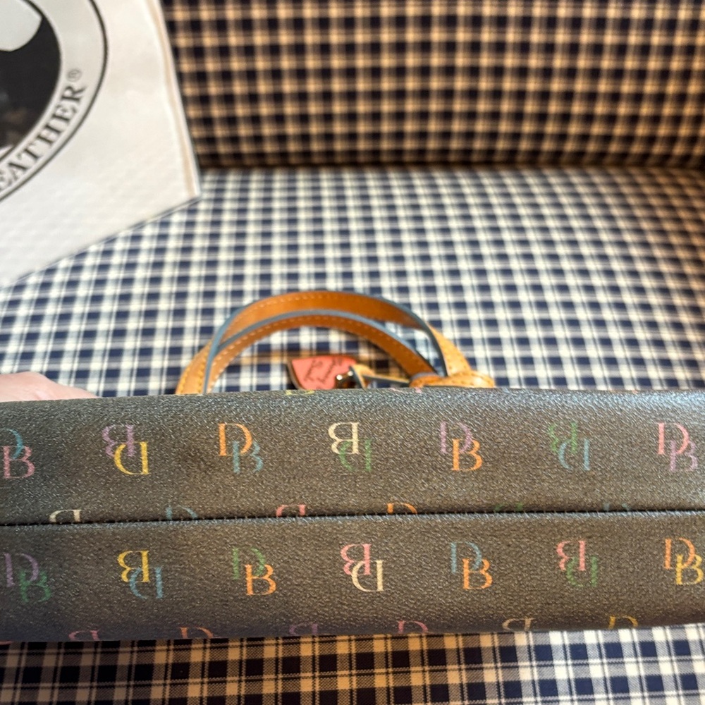 Dooney & Bourke Olive Signature Mini bag with Tan Trim and Heart Charm; Y2K - Picture 4 of 11